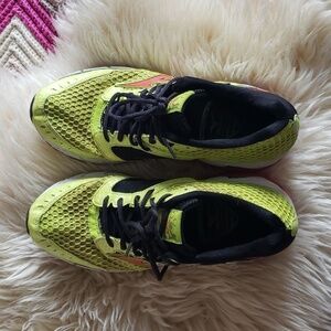 MIZUNO wave inspire 7 yellow running shoes size 8.5 men